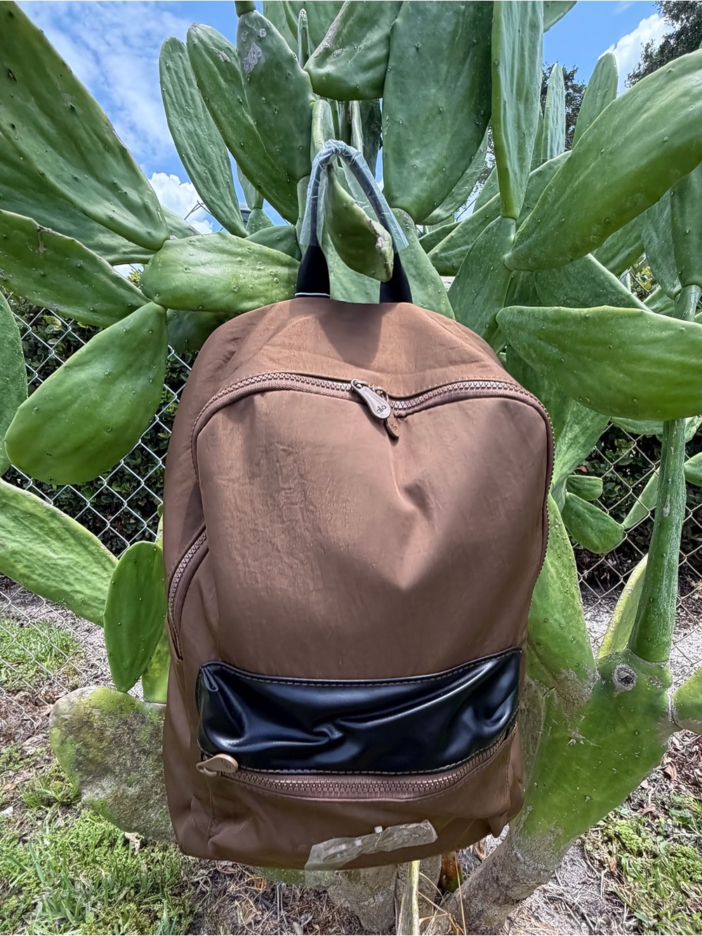 ALO Yoga Brown Backpack with Black Front Pocket - Picture 6 of 12